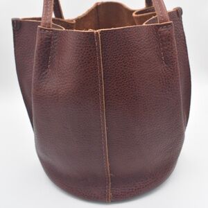 NWOT Portland Leather Goods OG Pebbled Nutmeg Classic Devan Bucket Tote